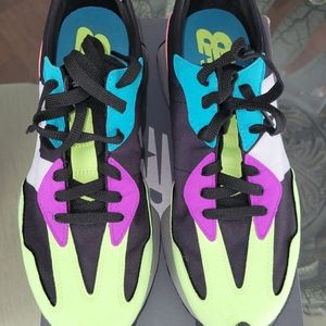 New Balance 327 Sneakers
